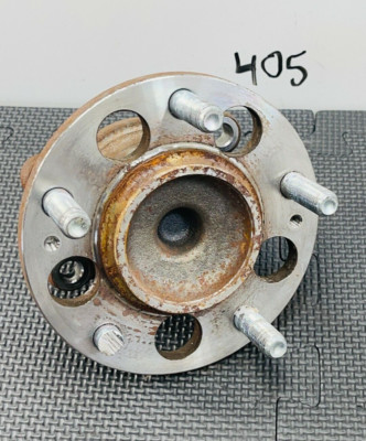 14-19 Kia Soul Driver Left Rear Wheel Hub w Bearing OEM 52750