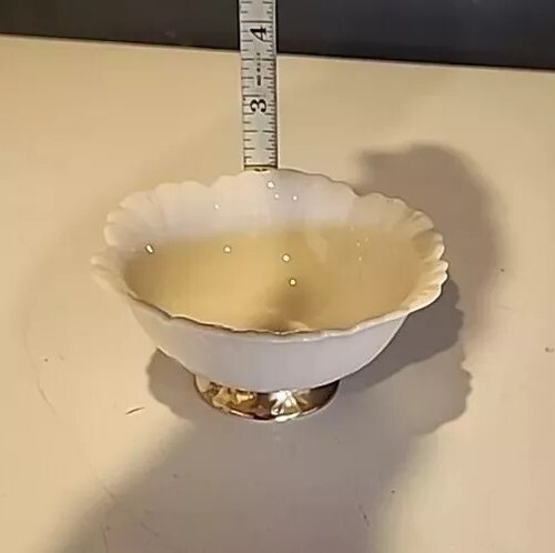 Lenox Ivory with Gold Trim Base, Cabbage Leaf Footed Trinket Dish/bowl - Picture 4 of 9
