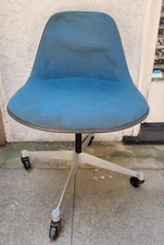 Herman Miller Eames Era Mid Century Modern Swivel Shell Chair