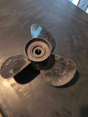 Volvo Penta Propeller Prop Aluminum B2 853622 19 spline (853622 85483 854831)