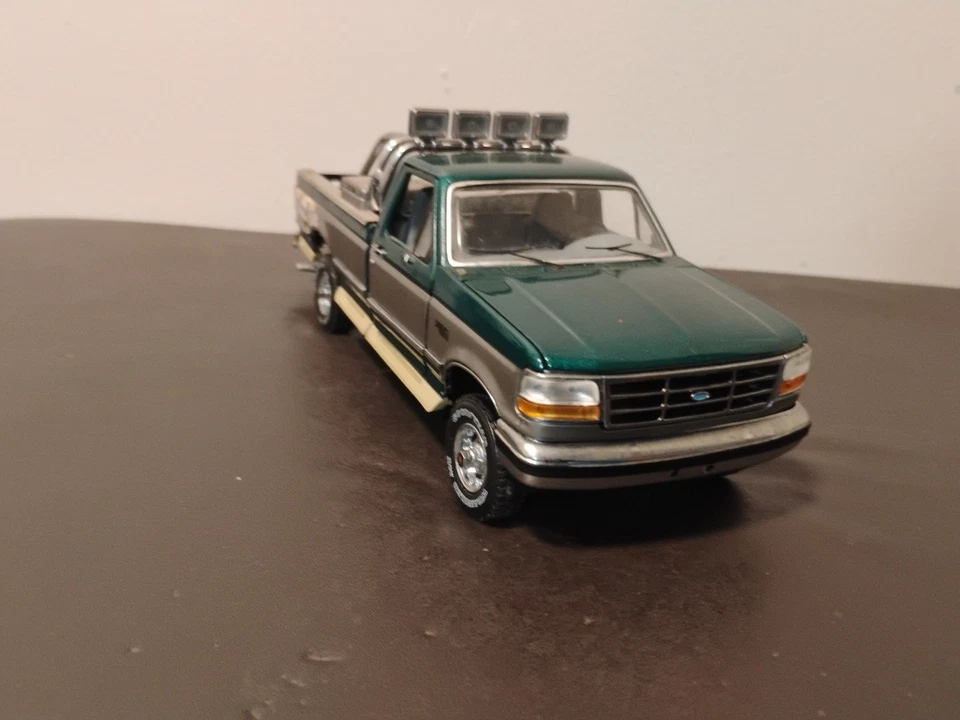 FRANKLIN MINT 1996 FORD F-150 ULTIMATE SPORTSMAN'S PICKUP TRUCK 1:24 NO BOX - Image 3 of 4