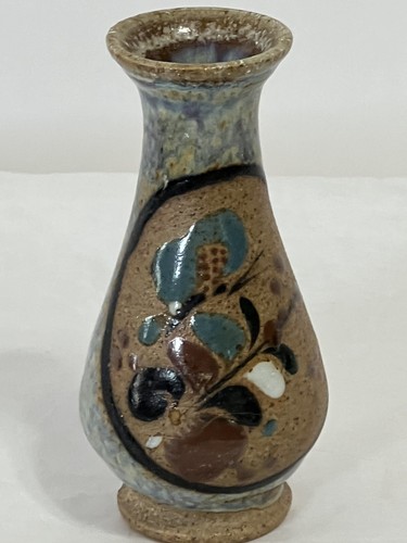 SMALL BLUE TAN VASE MEXICAN POTTERY SIGNED HAND MADE 4 IN FLORAL ART POTTERY - Picture 2 of 11