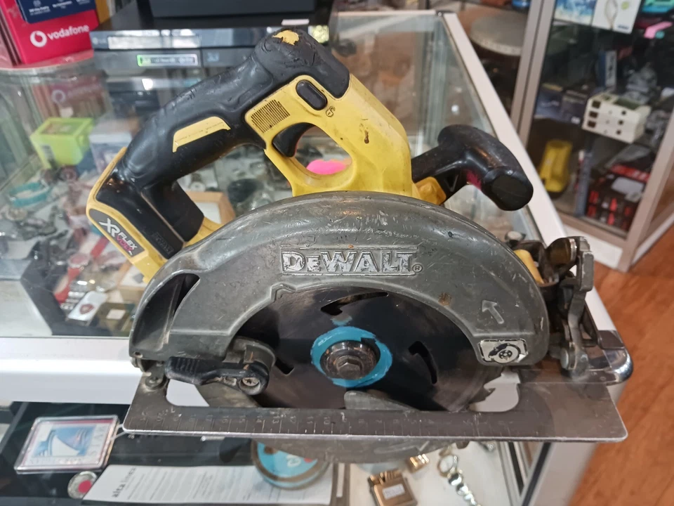 DEWALT DCS575-XE 54V XR FLEXVOLT LI-ION BRUSHLESS 184mm CIRCULAR SAW - SKIN ONLY - Image 2 of 4