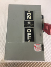 GE TH4321 30 AMP 240 VOLT 3 PHASE FUSIBLE INDOOR DISCONNECT..D-2067
