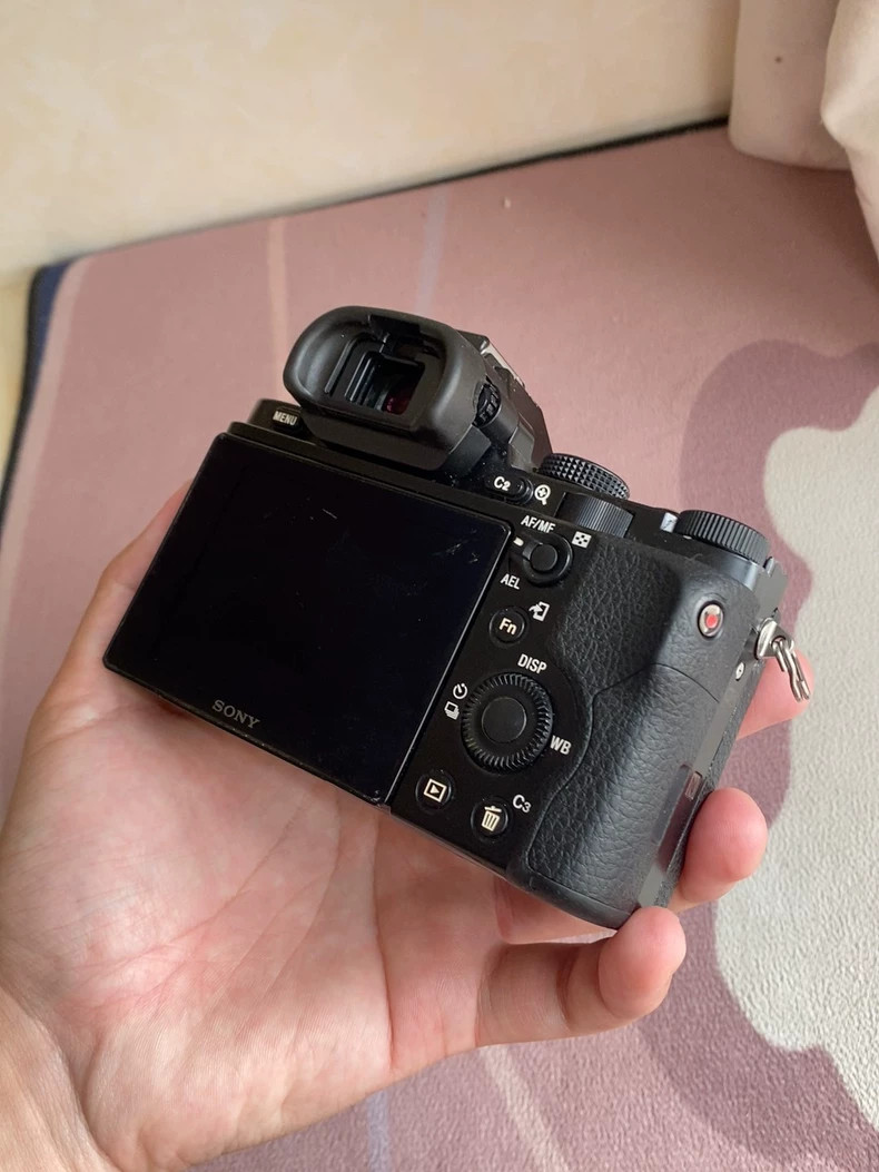 Sony Alpha a7 ILCE-7 24.3MP Mirrorless Full Frame Digital Camera