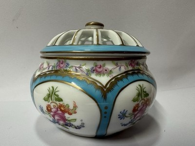 De La Reine Vintage Potpourri Holder