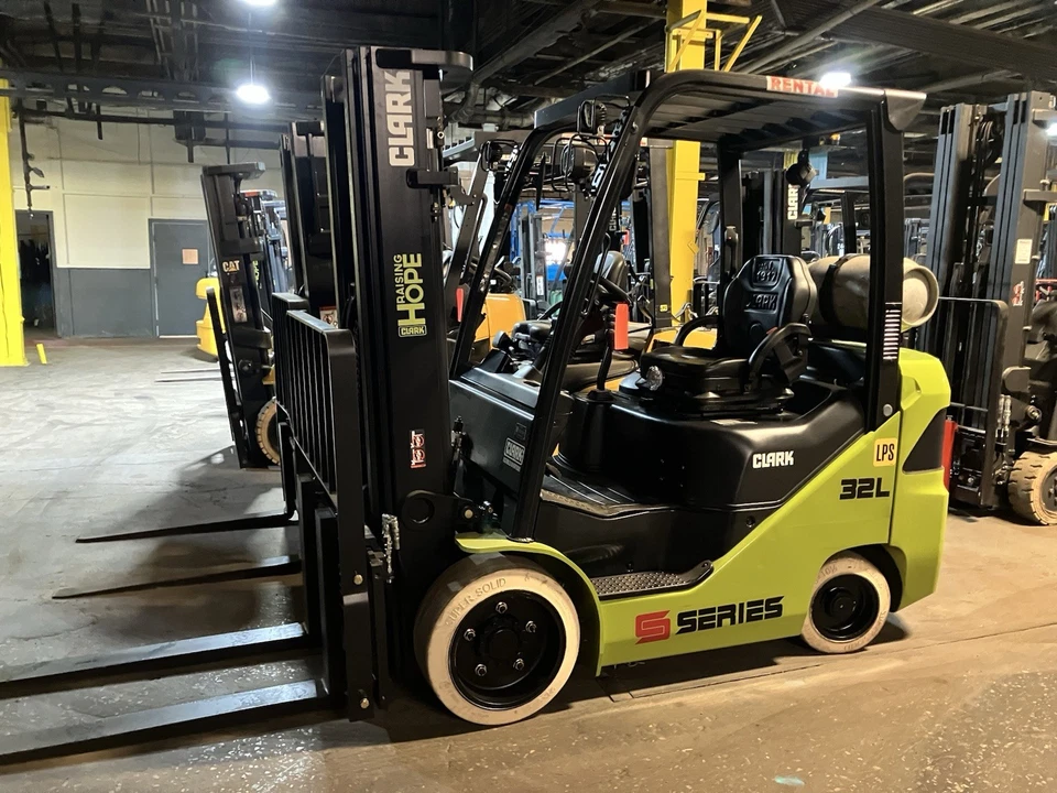 2023 Clark 6500 LB Forklift With Side Shift Triple Mast 4 Ways LPS - Image 3 of 4