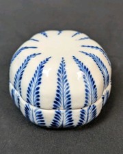 Vintage Chinese Blue & White Porcelain Scalloped Rouge Pot Trinket Box 2.5"