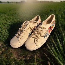 Keds Embroidered white women's sneakers size 6