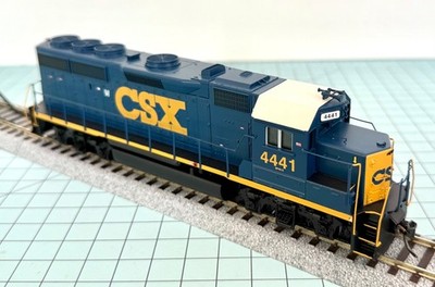 Athearn Roundhouse HO CSX GP40-2 Diesel Locomotive #4441 RND18245