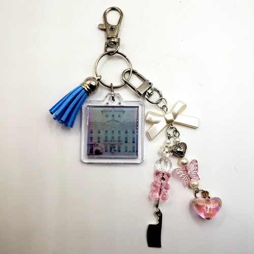 Llavero doble cara hecho a mano con álbum de Melanie Martínez "K-12" - Imagen 1 de 7