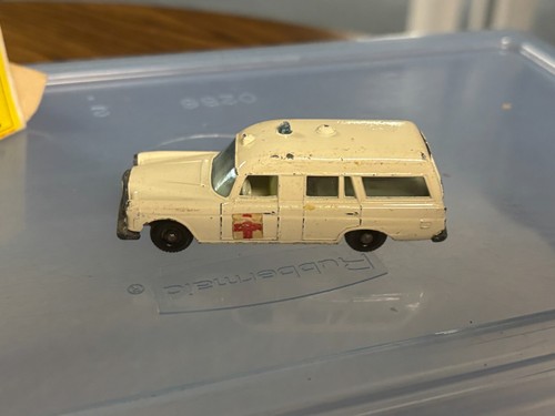Matchbox Lesney #3-C Mercedes-Benz Ambulance in E-4 Box - Picture 8 of 16