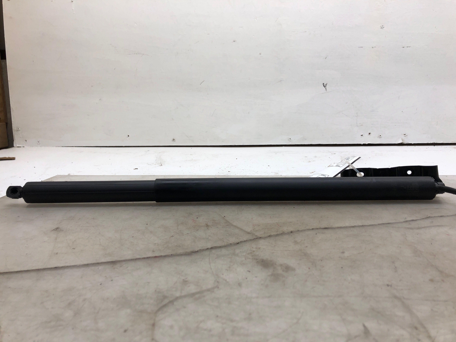 17 - 22 MASERATI LEVANTE RIGHT REAR TAILGATE LIFTGATE POWER LIFT SHOCK & BRACKET