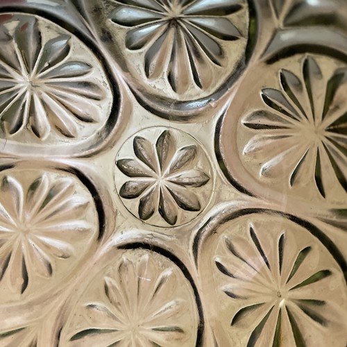 Vintage Avocado Green Glass Small Dessert Fruit Candy 2 Bowls Dishes - Picture 8 of 9
