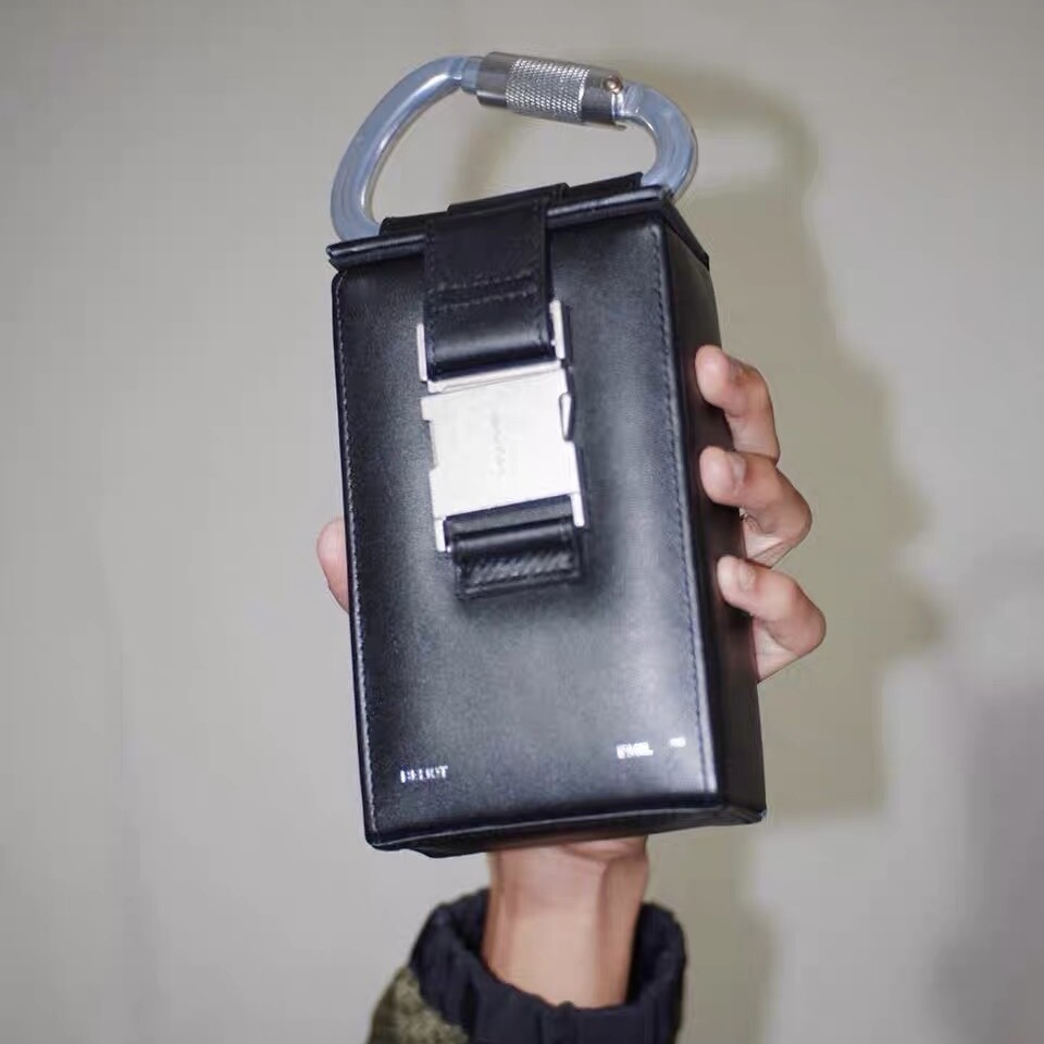 Black Heliot Style Emil Carabiner Small Box Bag Shoulder Black Heliot Style Emil Carabiner Small Box Bag Shoulder
