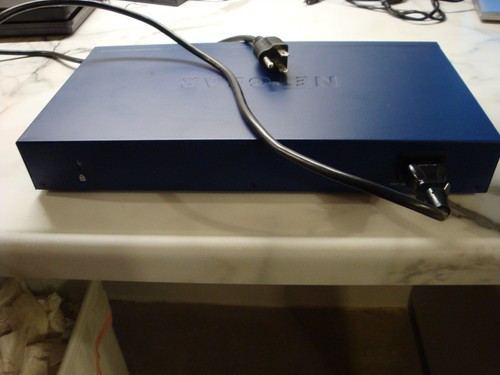 Conmutador de red Gigabit Netgear ProSafe JGS524 V2 24 puertos con cable de alimentación - Imagen 7 de 9