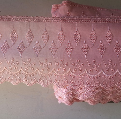 4.5y 4.75" wide Vintage Eyelet Cotton Fabric Lace/Embroidered Flower Pink b0329 - Picture 4 of 4