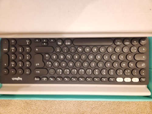 Logitech K780 (920008034) Wireless Keyboard (missing battery cover) - Picture 2 of 3