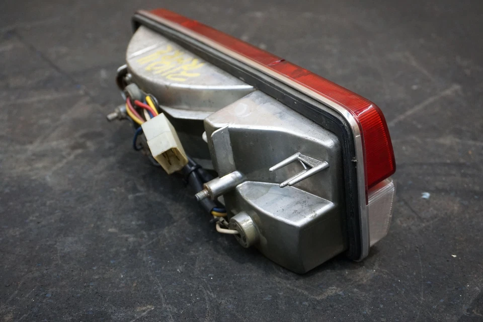 Conjunto de lámpara de luz trasera lateral del pasajero trasero derecho OEM Maserati Merak Bora 1975 Foto 4 de 4