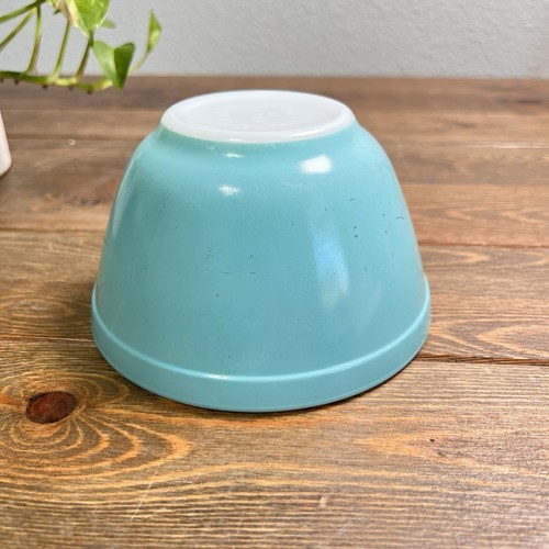 Vintage Pyrex Turquoise Robins Egg Blue 401 Mixing Bowl 1 1/2 Pint