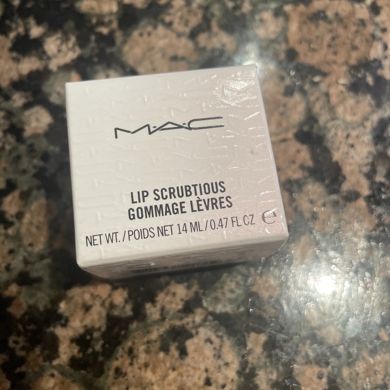 MAC Cosmetics lip scrubtious New In Box Plain