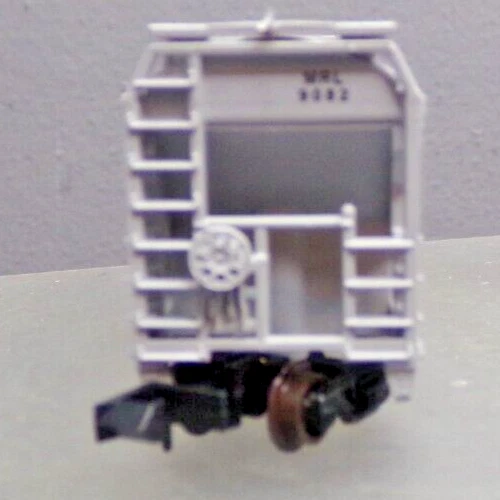 ATLAS N-SCALE FREIGHT CAR ACF TWO BAY CENTERFLOW COVERED HOPPER MONTANA RAIL - Image 4 of 4