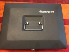SentrySafe Medium Cash Box with Privacy Key Lock - Black - Used once