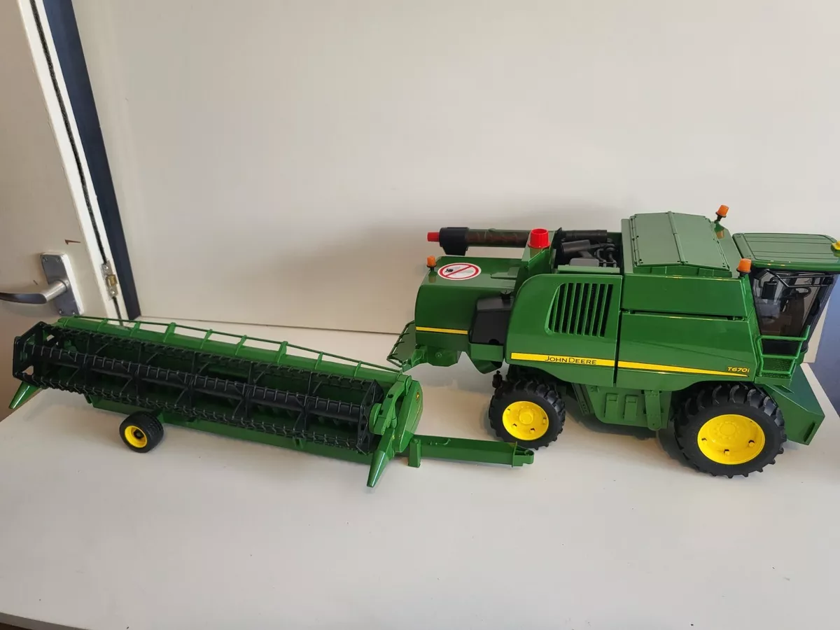 John Deere Combine Harvester T670i 1 16