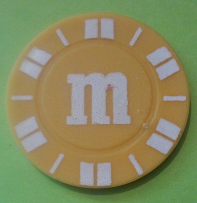 M & M CANDY COMPANY HARD TO FIND YELLOW COLORED ADVERTISING POKER CHIP!