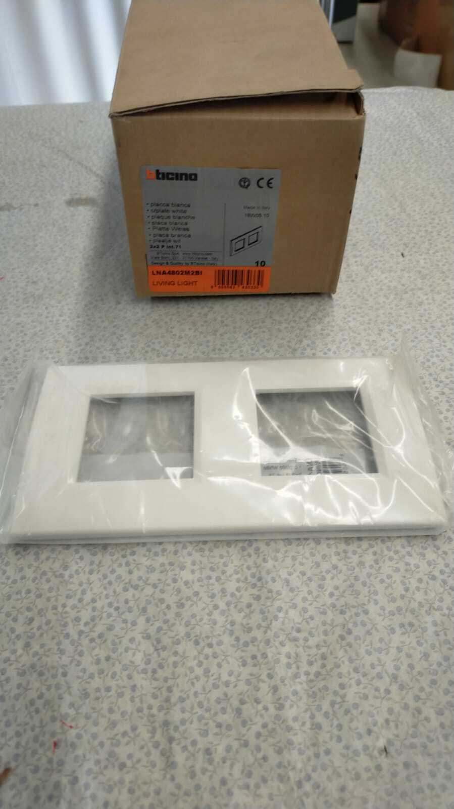 Marco cuadrado blanco 2 elementos BTICINO LNA4802M2BI LOTE DE 11 UNIDADES