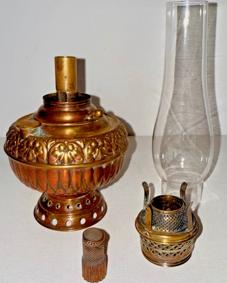 Antiguo soporte colgante de lámpara de queroseno de tiro central de latón E. Miller THE TINY JUNO Foto 3 de 4