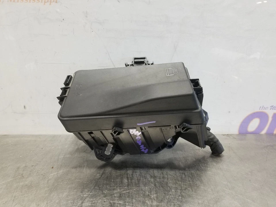 22 2022 VOLKSWAGEN GOLF GTI 2.0L ENGINE FUSE BOX - Image 2 of 4