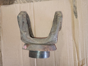 Used 1610 Series Dana Spicer 10 Spline End Yoke 5-4-1641