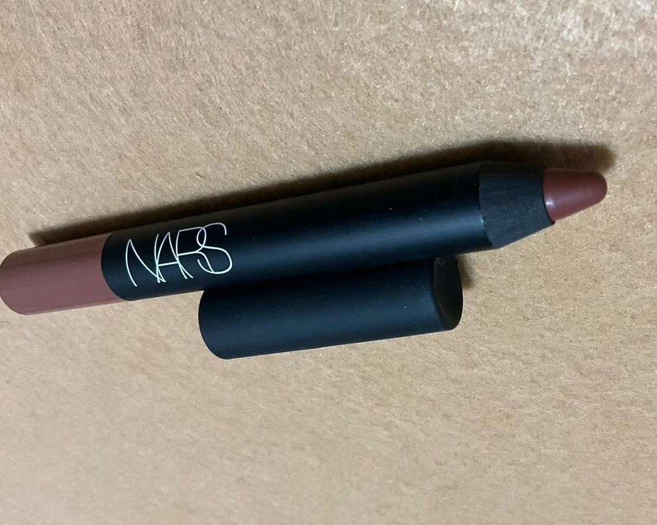 LÁPIS LABIAL FOSCO VELUDO NARS BONDAGE NOVO - Imagem 2 de 3