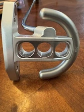 Used Right Handed Titleist Scotty Cameron Futura Mid Weight 33 inch putter