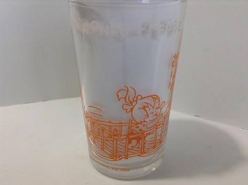 1963 Hanna-Barbera The Flintstones Welch‘s Jelly Glass Pebbles Baby Sitters FRED
