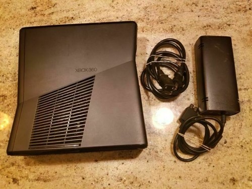 Microsoft Xbox 360 Slim 250 GB HDD schwarze Konsole (NTSC) - Bild 1 von 1