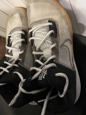 New Nike Kyrie Flytrap IV Mens Basketball Shoes Grey Black Gum Size 9.5