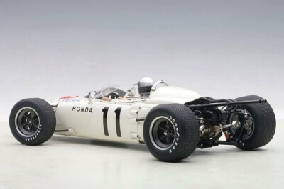 お年玉企画 AUTOart HONDA RA272 F-1 AUTOart Honda F1 RA272 1:18 Vehicle Car - White (86599) for sale