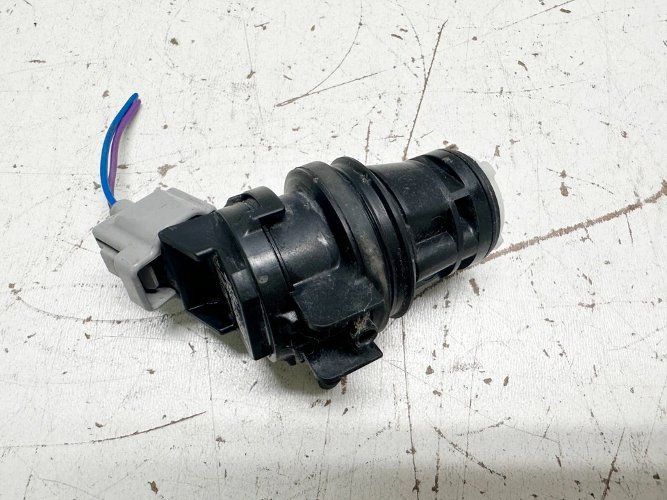 Насос резервуара лобового стекла F21281 2010-2015 Toyota Prius 14-16 Lexus IS250 IS350 - Изображение 3 из 4