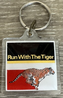 Vintage Exxon Mobil Run With The Tiger Plastic Keychain Gas Oil Petroleum