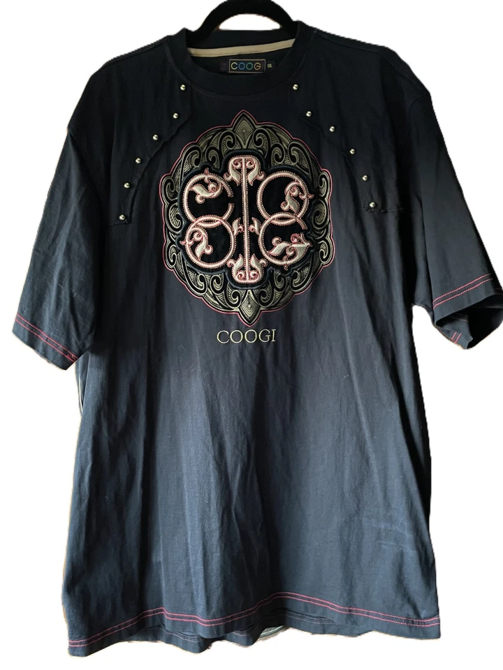 Camiseta De Colección Coogi Gráfica XXL Negra Dorada Bordada Logo Ropa de Calle Camiseta Foto 2 de 4