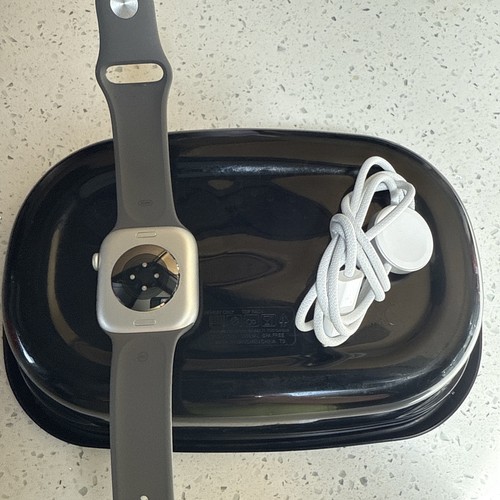 Apple Watch (série 10) 46 mm aluminium argenté avec pierre sport (GPS) - Excellent - Photo 5 sur 6