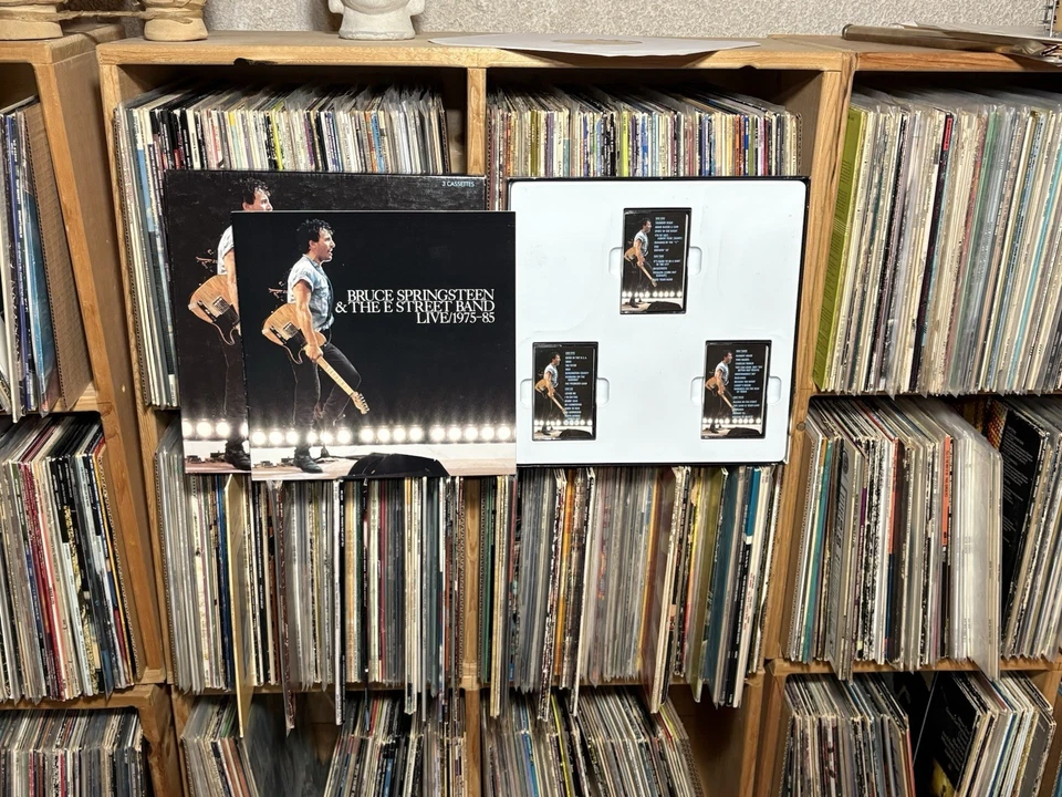 BRUCE SPRINGSTEEN "Live/1975-85" 1986 Columbia 3 CASSETTES Box Set (clean/fast) - Image 3 of 4