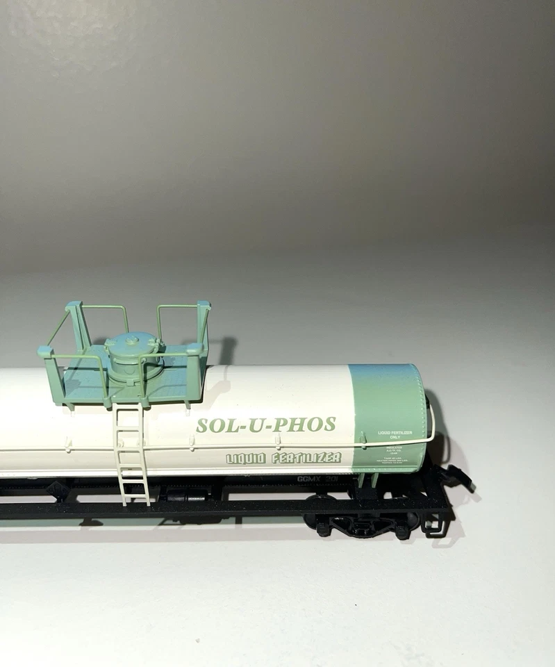 Athearn HO Uniquely Painted Liquid Fertilizer Chemical Car- GGMX #201 - Image 2 of 4
