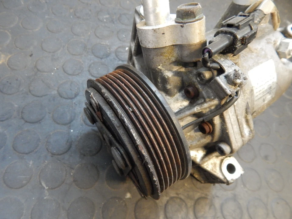 COMPRESOR DE AIRE ACONDICIONADO NISSAN JUKE 2012 ORIGINAL 926001KC3A Foto 4 de 4