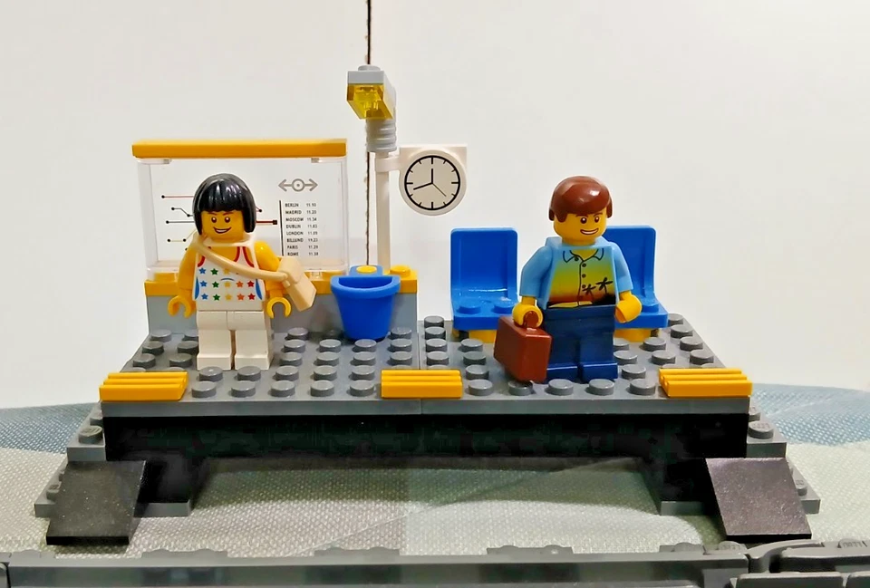 LEGO SET 7938 PASSENGER TRAIN UNBOXED WITHOUT INSTRUCTIONS - Image 2 of 4