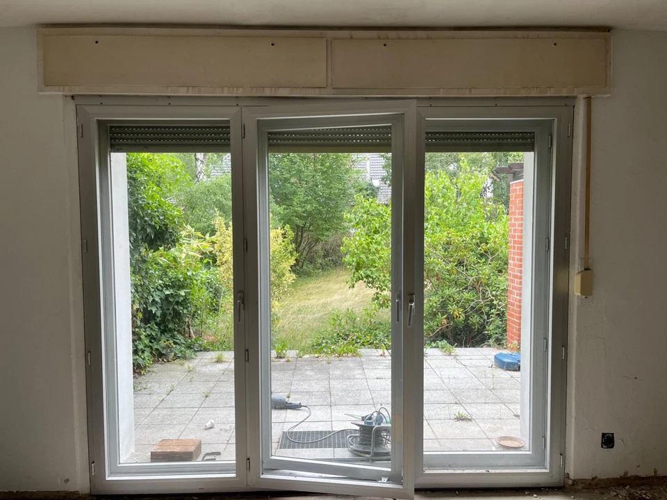 4 Doppelflügel-Alu-Fenster, 1 dreiteilige Doppelflügel Terassentür