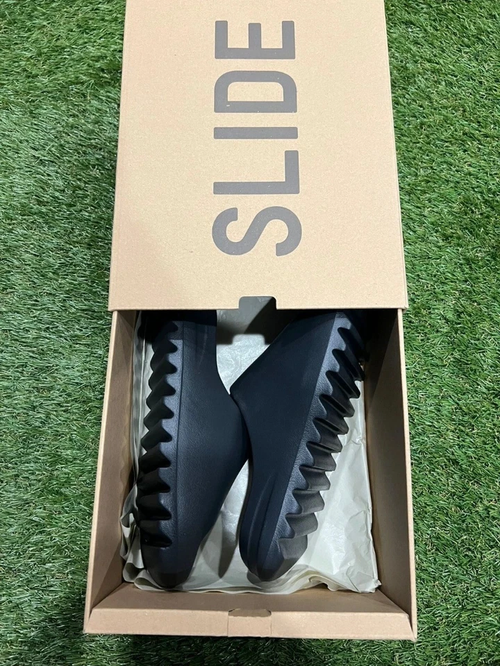 SIZE 10 - Adidas Yeezy Slide Onyx Men's 100% Authentic - Image 4 of 4