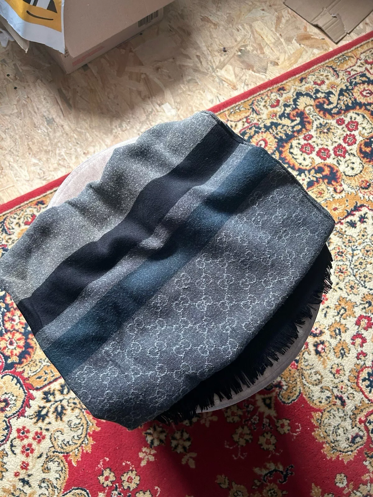 Grande écharpe Gucci monogramme GG